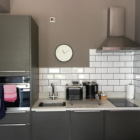 Park Lane Aparthotel By Urban Space Кардиф Екстериор снимка