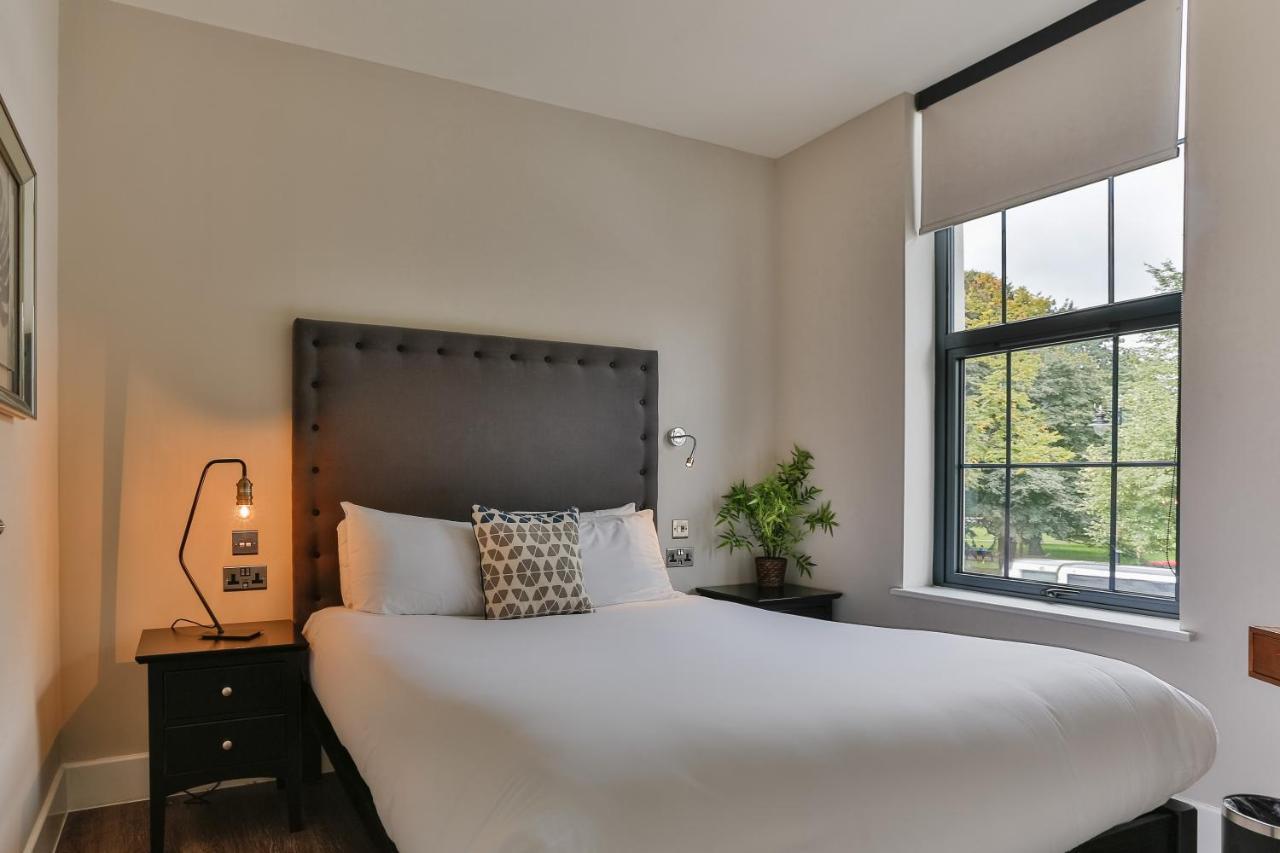 Park Lane Aparthotel By Urban Space Кардиф Екстериор снимка