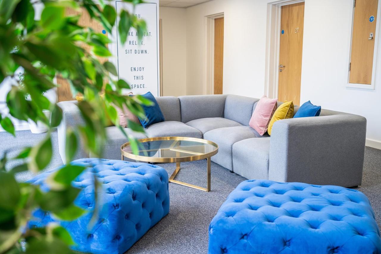 Park Lane Aparthotel By Urban Space Кардиф Екстериор снимка